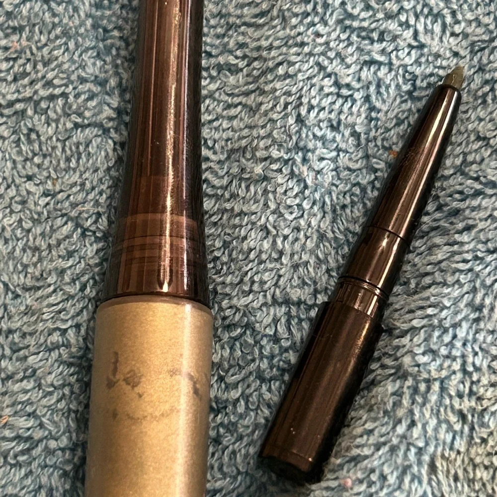Avon Line and Design. Eye Duo